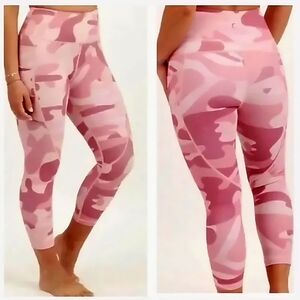Zyia Active Pink Camo Pocket Light Tight Hi-Rise Capris Size 6-8